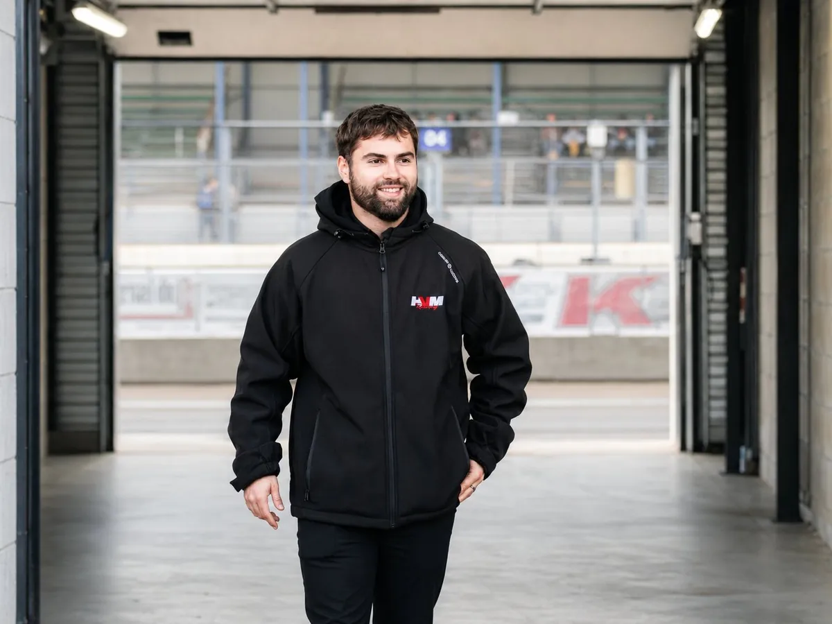 Adrien, attaché de presse & expert en communication – Apexx Agency